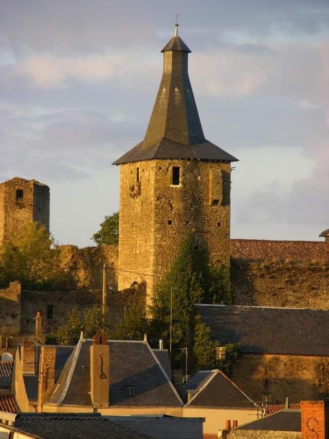  Le vieux chateau d'airvault