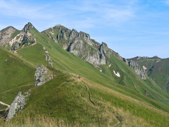 Gte montagne au bord du lac chambon e ... 