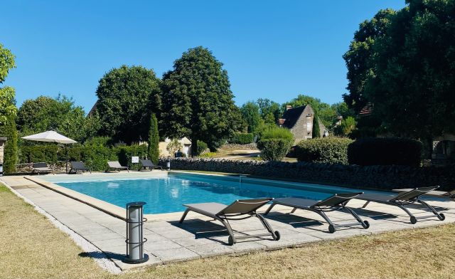 Photo 4 gites (2,6,6,11 pers) avec piscine Rocamadour Gramat Domaine de montanty