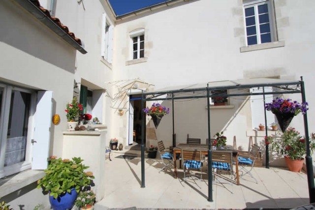 Photo Maison de Maitre dans une village rural Le langon La jolie maison