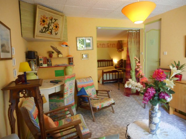  Sjour et chambre, s/b et wc indiv. en... 